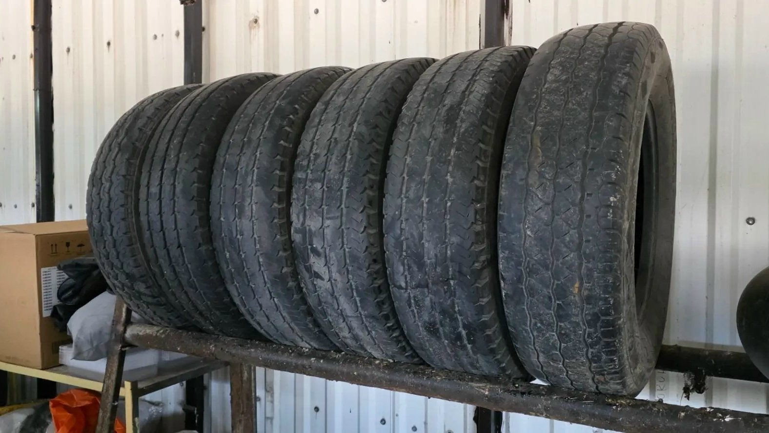 Продается проверенная б/у шина Кама Евро-131 в размере 215/75 R16C